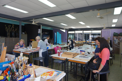 Application methods of Atelier Free Flow Acrylics